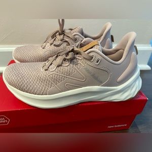 Women’s size 8 New Balance Fresh Foam Tennis Shoe.